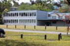 プリンス・オブ・ウェールズ・セカンダリー・スクール　Prince of Wales Secondary School