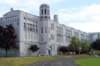 ポイント・グレイ・セカンダリー・スクール　Point Grey Secondary School